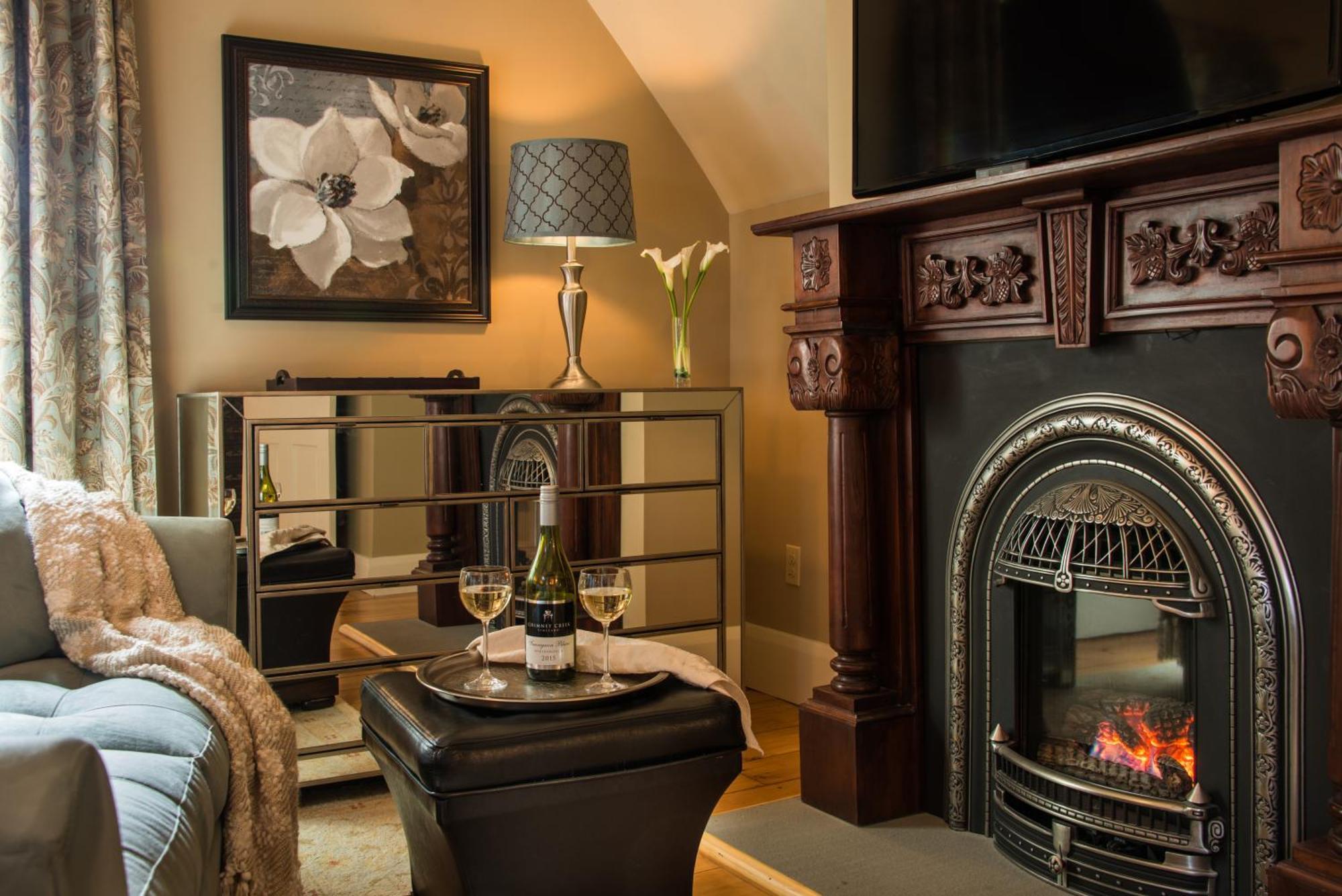 Gothic Eves Inn And Spa Bed And Breakfast Trumansburg エクステリア 写真